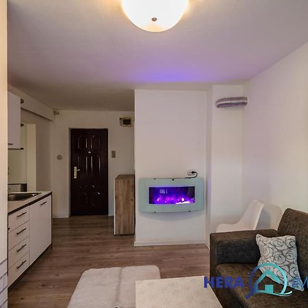 Ferienwohnung Alfa Apartament Living Si Dormitor Arad Exterior foto