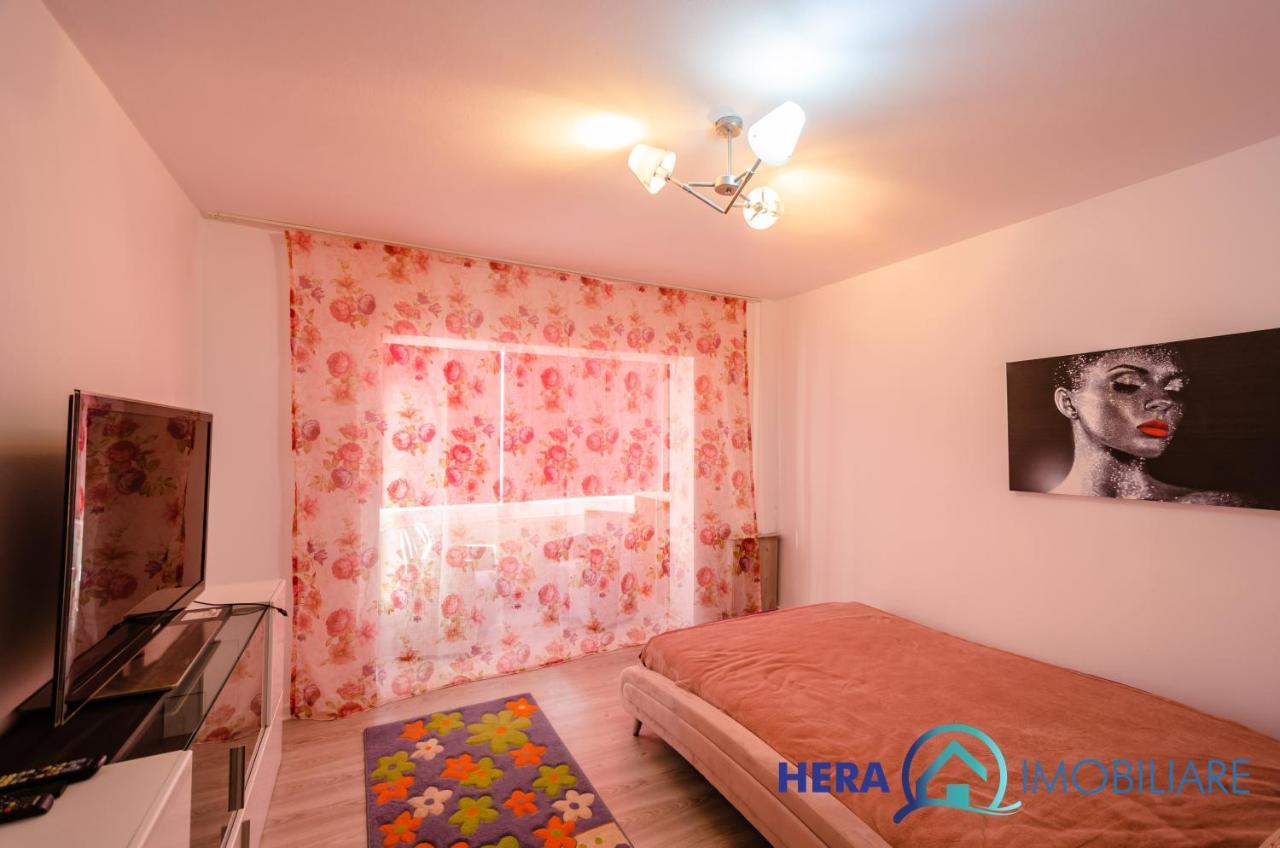 Ferienwohnung Alfa Apartament Living Si Dormitor Arad Exterior foto