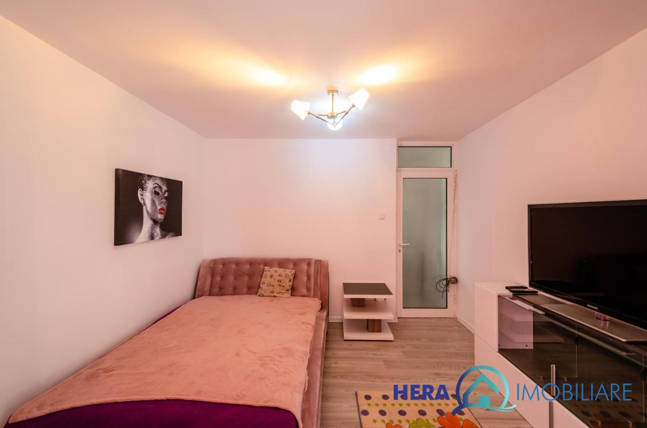 Ferienwohnung Alfa Apartament Living Si Dormitor Arad Exterior foto